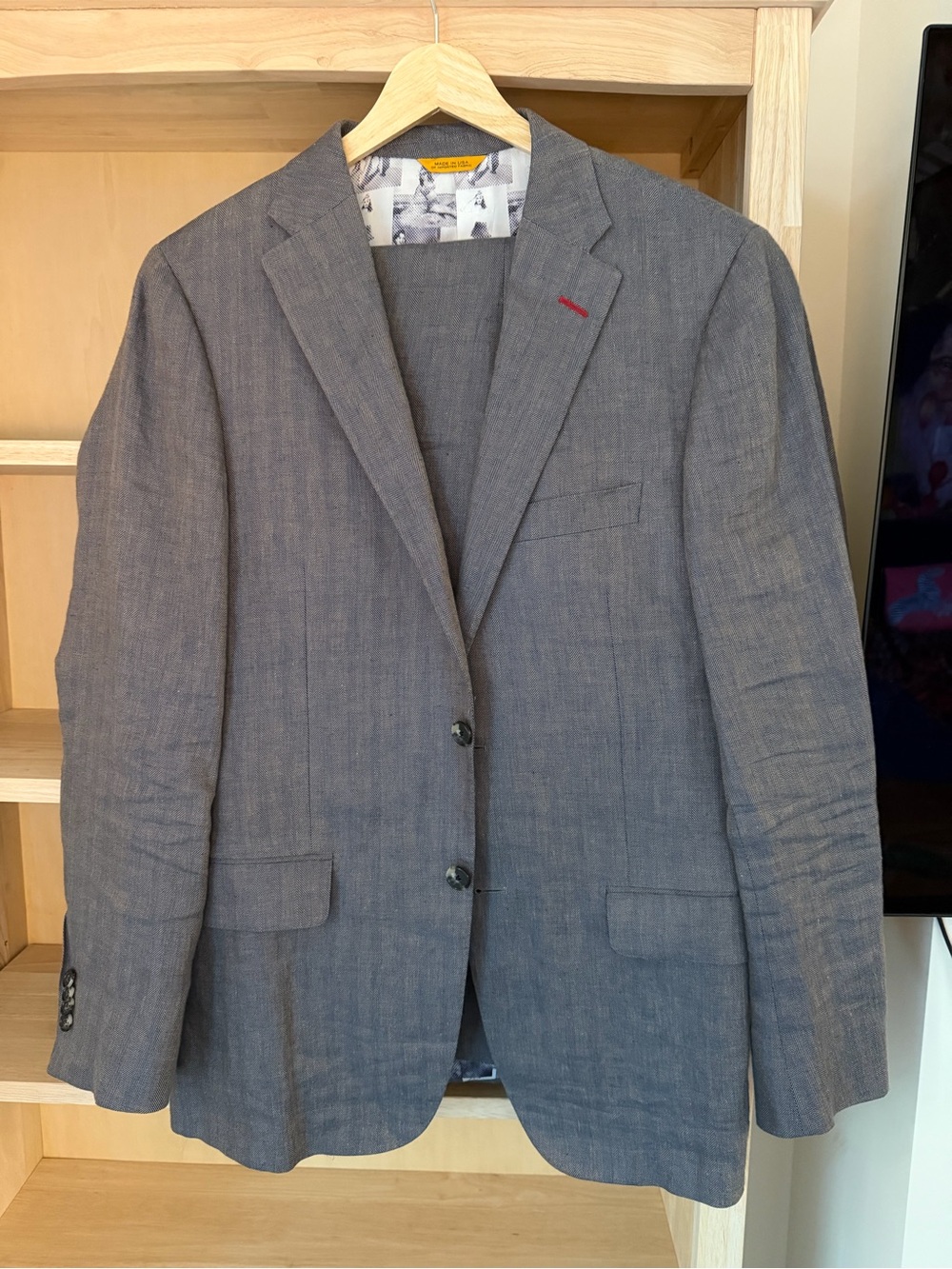 Custom Hickey Freeman Men’s Made to Measure suit
